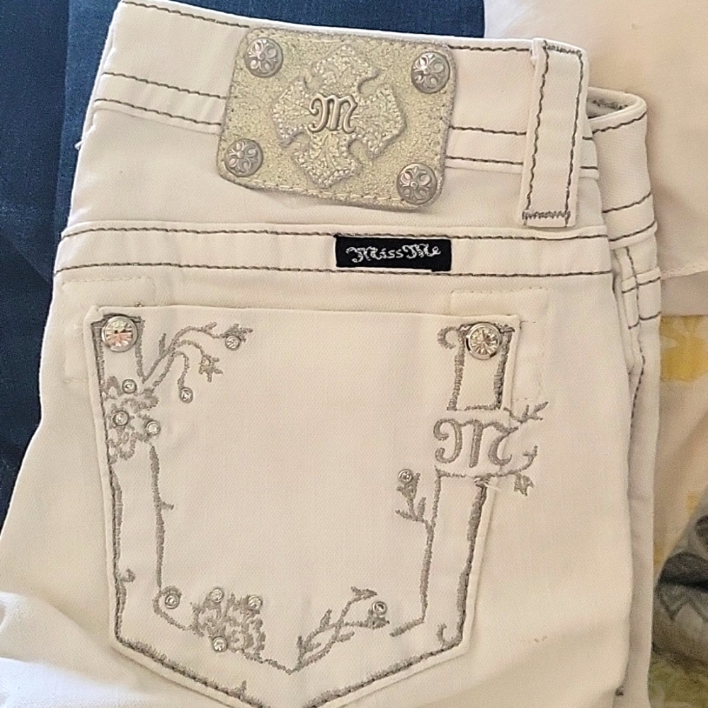Miss Me white jeans 28x29.5 boot cut womans denim pocket detail bling